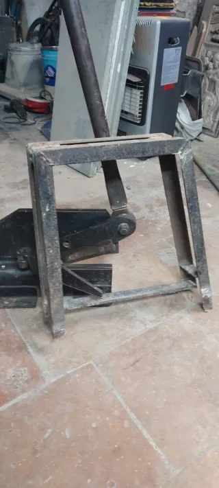 Cizalla de chapa con pie