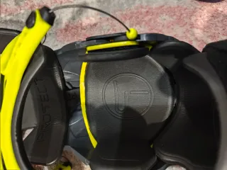 Mobius X8 Joelheiras