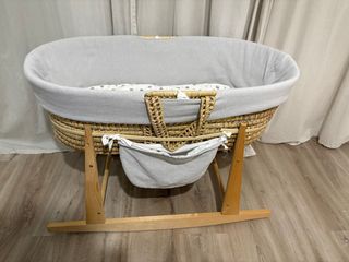 Moisés para bebé de mimbre con soporte