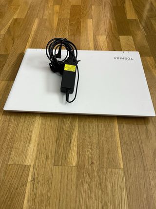 Portátil Toshiba Satellite Blanco