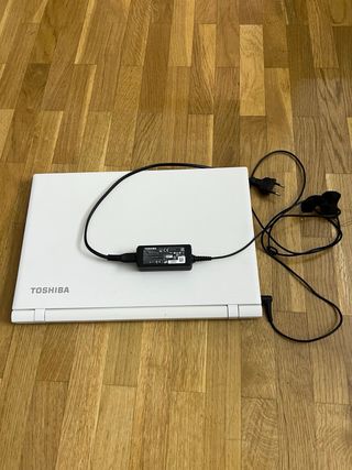 Portátil Toshiba Satellite Blanco
