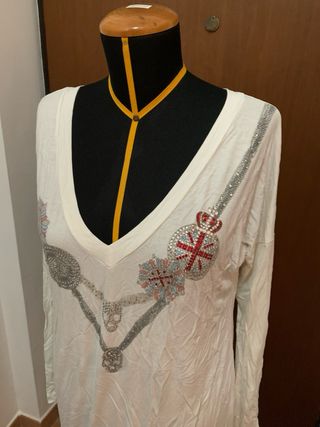 Top bianco scollo V manica lunga