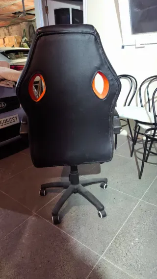 Silla de oficina/gaming negra y naranja