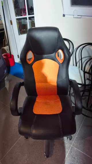 Silla de oficina/gaming negra y naranja