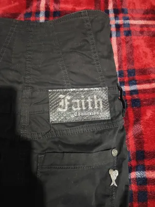 Falda negra de cintura alta