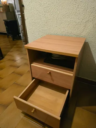 Mesita de noche madera en perfecto estado