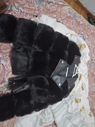 Cazadora mujer pelo negra