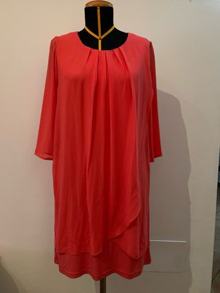 Vestito corallo con pieghe