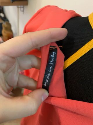 Vestito corallo con pieghe