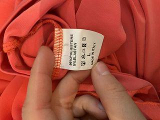 Vestito corallo con pieghe