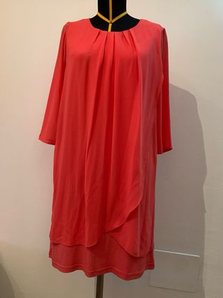 Vestito corallo con pieghe
