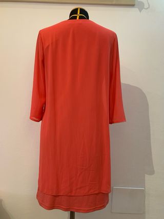 Vestito corallo con pieghe