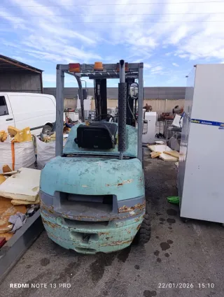 Carretilla elevadora FD-40 le falta donde engancha