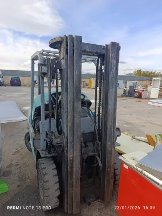 Carretilla elevadora FD-40 le falta donde engancha