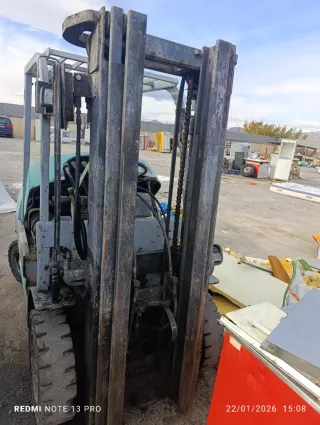 Carretilla elevadora FD-40 le falta donde engancha