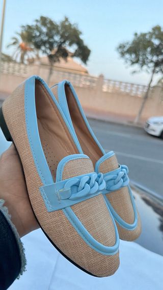 Mocasines Beige y Azul con Cadena