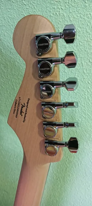 Guitarra Fender Squier Stratocaster