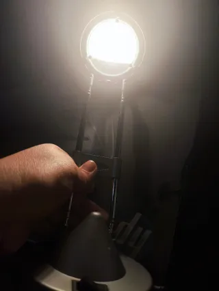 Lámpara de escritorio moderna