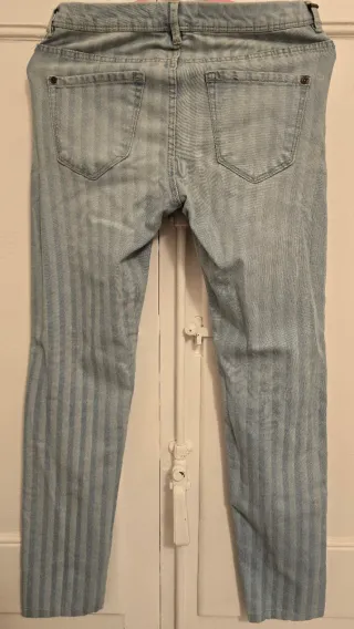 Pantalones vaqueros claros con rayas