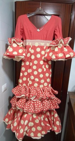 Traje de flamenca rojo y blanco