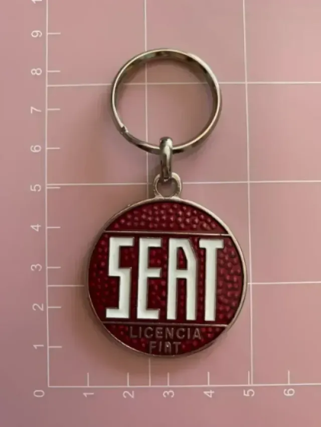 LLAVERO SEAT LICENCIA FIAT METALICO ESMALTADO