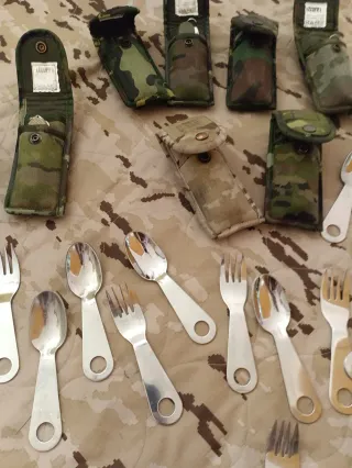 Varios cubiertos de ejército