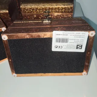 Caja de madera y latón decorada