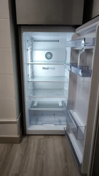 Nevera Beko Acero Inoxidable 165x60x54cm