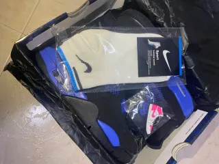 Zapatillas Jordan Negras y Azules