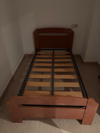 Cama individual con somier de madera