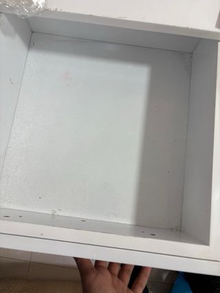 Mostrador blanco con formas