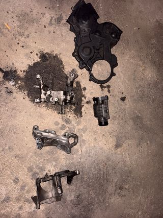 Soporte motor y tapa correa distribución