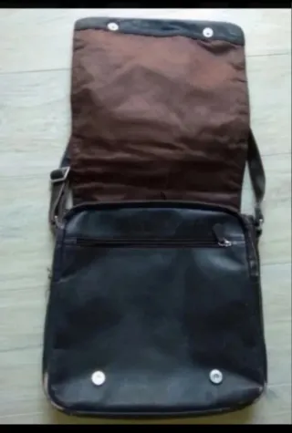 Bolso bandolera marrón de chico