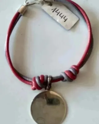 Pulseras de plata y cordón