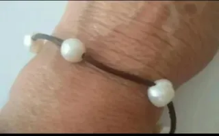 Pulseras de plata y cordón