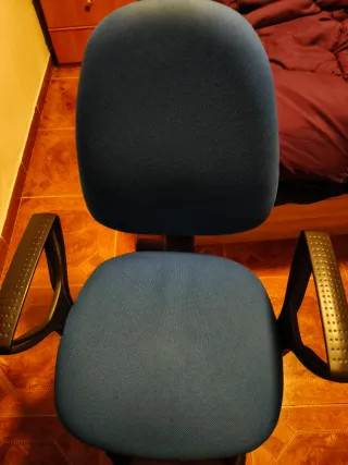 Silla de oficina ergonómica azul