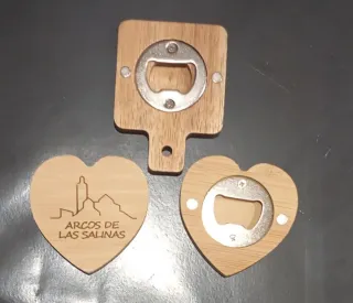 Abridor Botella Madera Corazon o cuadrado