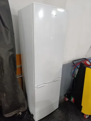 Frigorífico Benavent Blanco