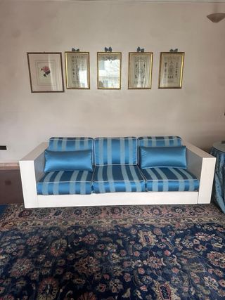 Coppia divani bianchi Saratoga anni '60/'70