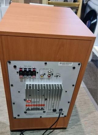 Subwoofer JBL Madera y Plata