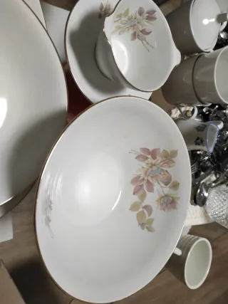 Lote vajilla porcelana: sopera, ensaladera, 4 fuen