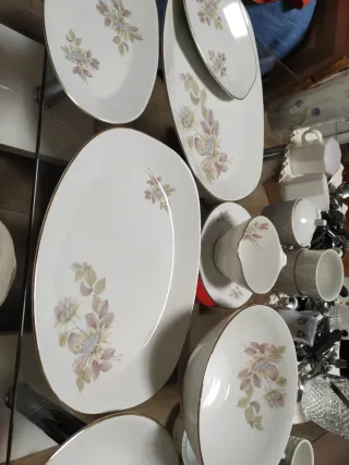 Lote vajilla porcelana: sopera, ensaladera, 4 fuen