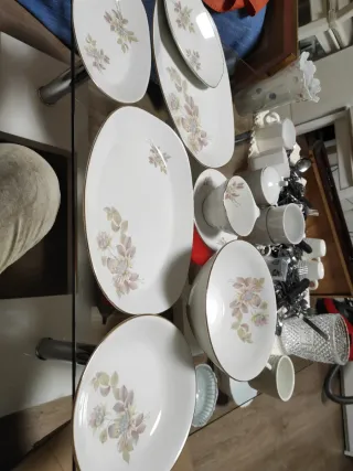 Lote vajilla porcelana: sopera, ensaladera, 4 fuen