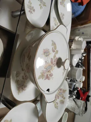 Lote vajilla porcelana: sopera, ensaladera, 4 fuen