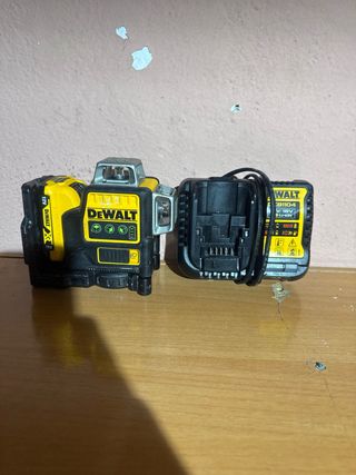 49.) Nivel Láser Dewalt 12V
