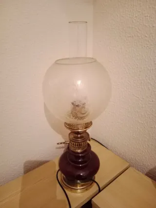 Lámpara de mesa estilo quinqué