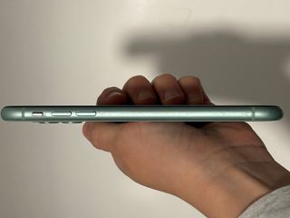 iPhone 11 Verde + Accesorios