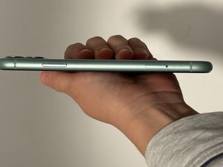 iPhone 11 Verde + Accesorios