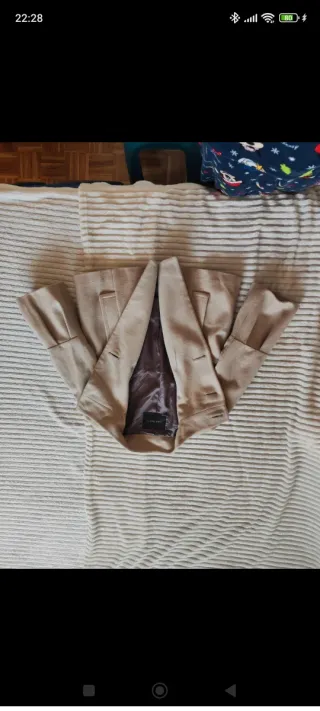 Parka Zara manga francesa beige