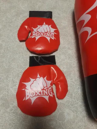 Sacco da boxe e guantoni gioco